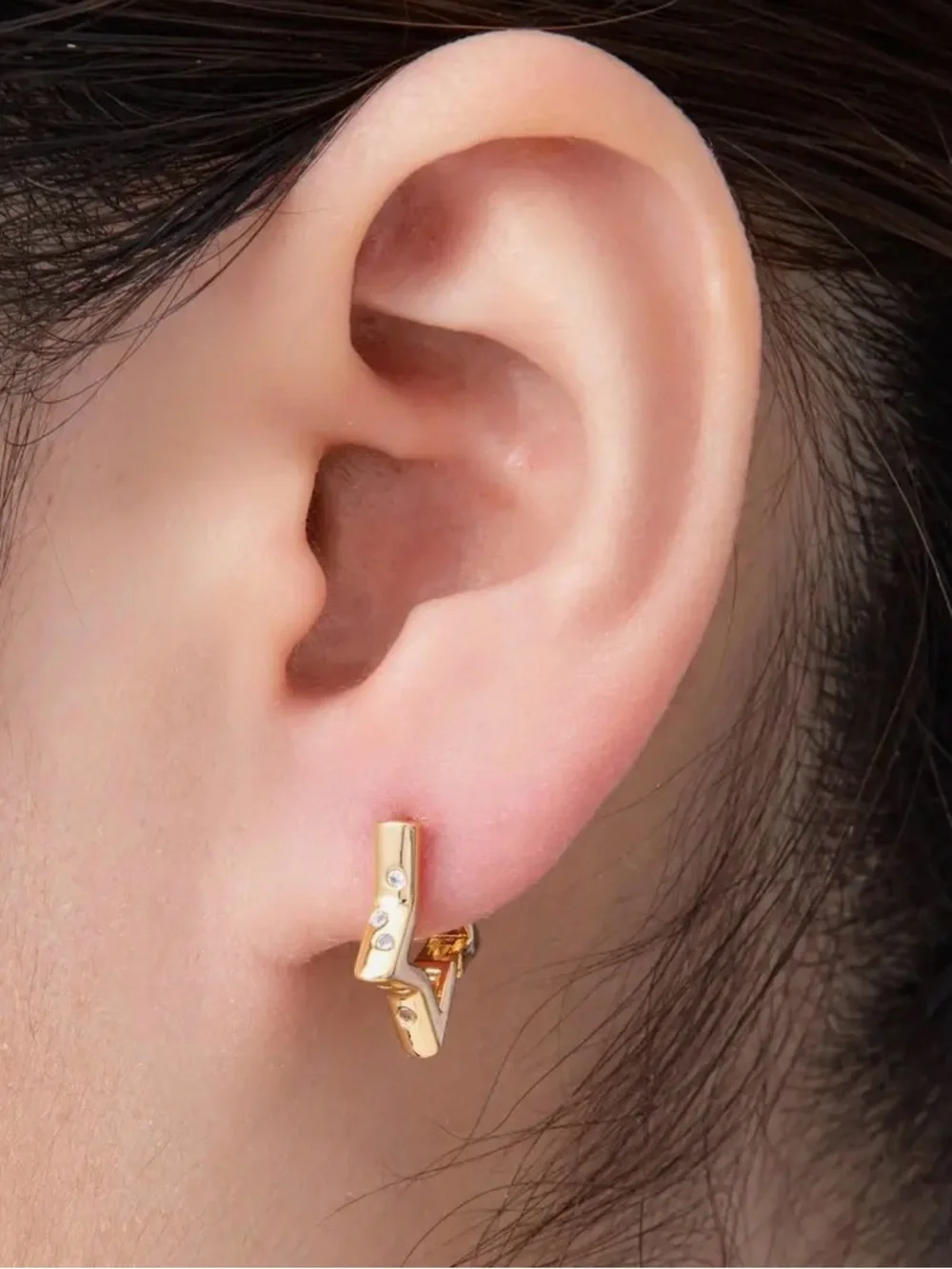 18K Gold Filled 16.6mm Clear Cz Dotted Celestial Star Cartilage
Huggie - Picture 2 of 4